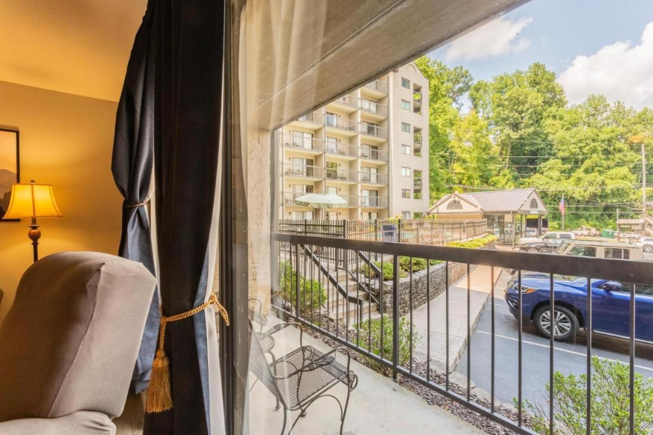 Family Bear Condos, Full King Suite, Kitchen, Pool Access Unit 103 Gatlinburg Dış mekan fotoğraf