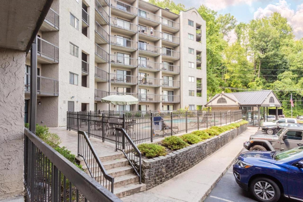Family Bear Condos, Full King Suite, Kitchen, Pool Access Unit 103 Gatlinburg Dış mekan fotoğraf
